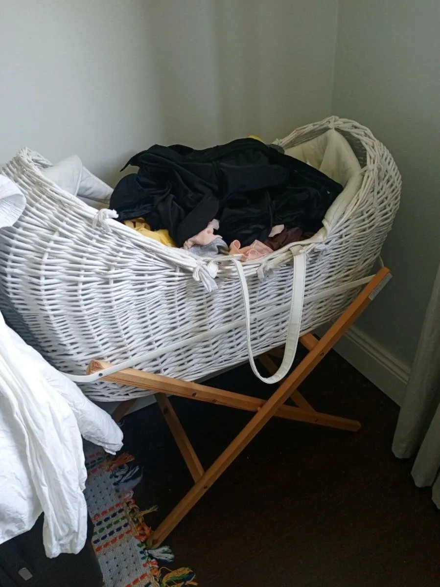 Moses with stand, baby cot