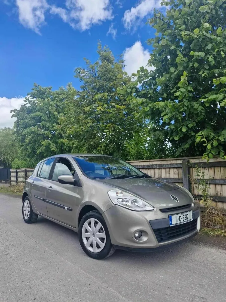 Renault Clio 2011 - Image 1