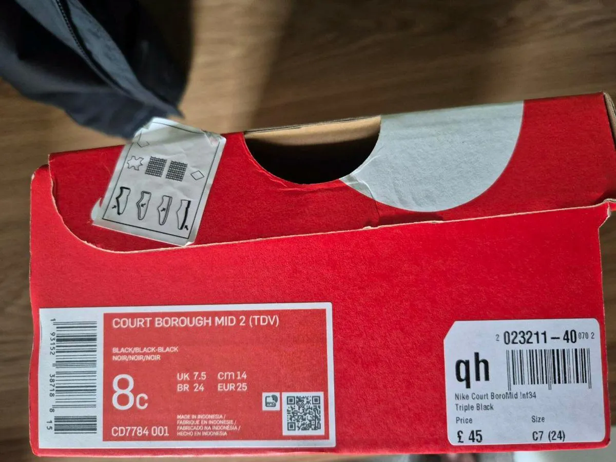 Nike boys boot trainers - Image 1