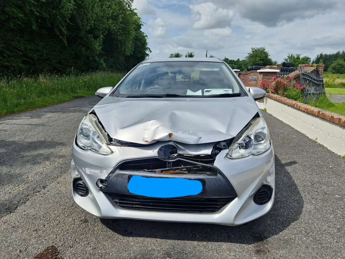152 Toyota Aqua 1.5 petrol hybrid AUTO. - Image 3