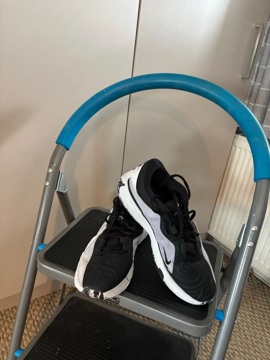 Basketball shoes - Image 2