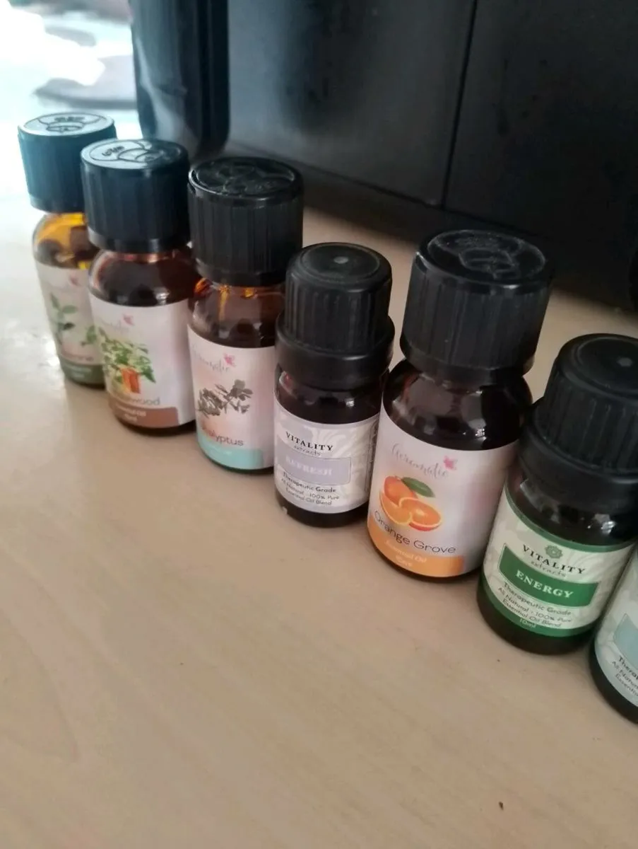 Silver Crest diffuser and about 20 oils - Image 4