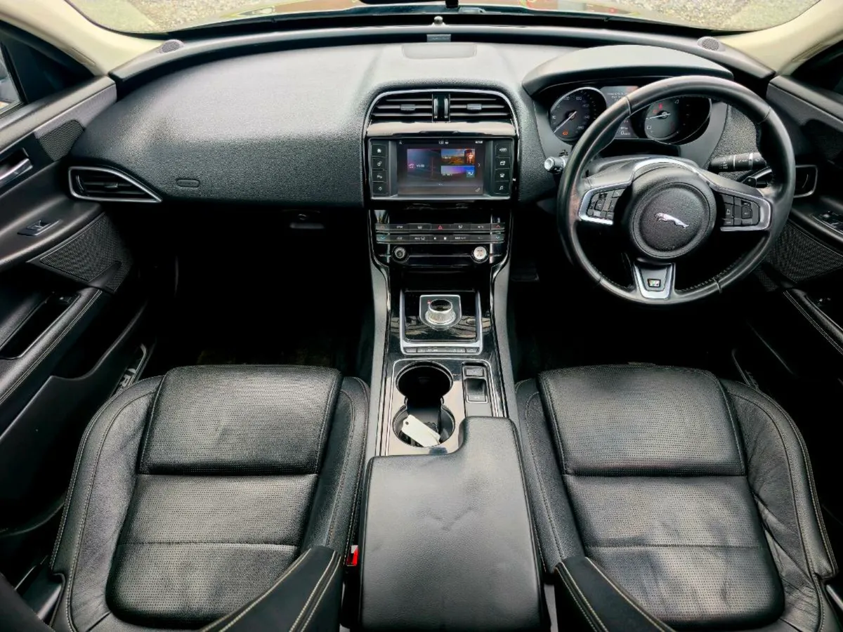 Jaguar XE R-Sport 2.0d Automatici - Image 4