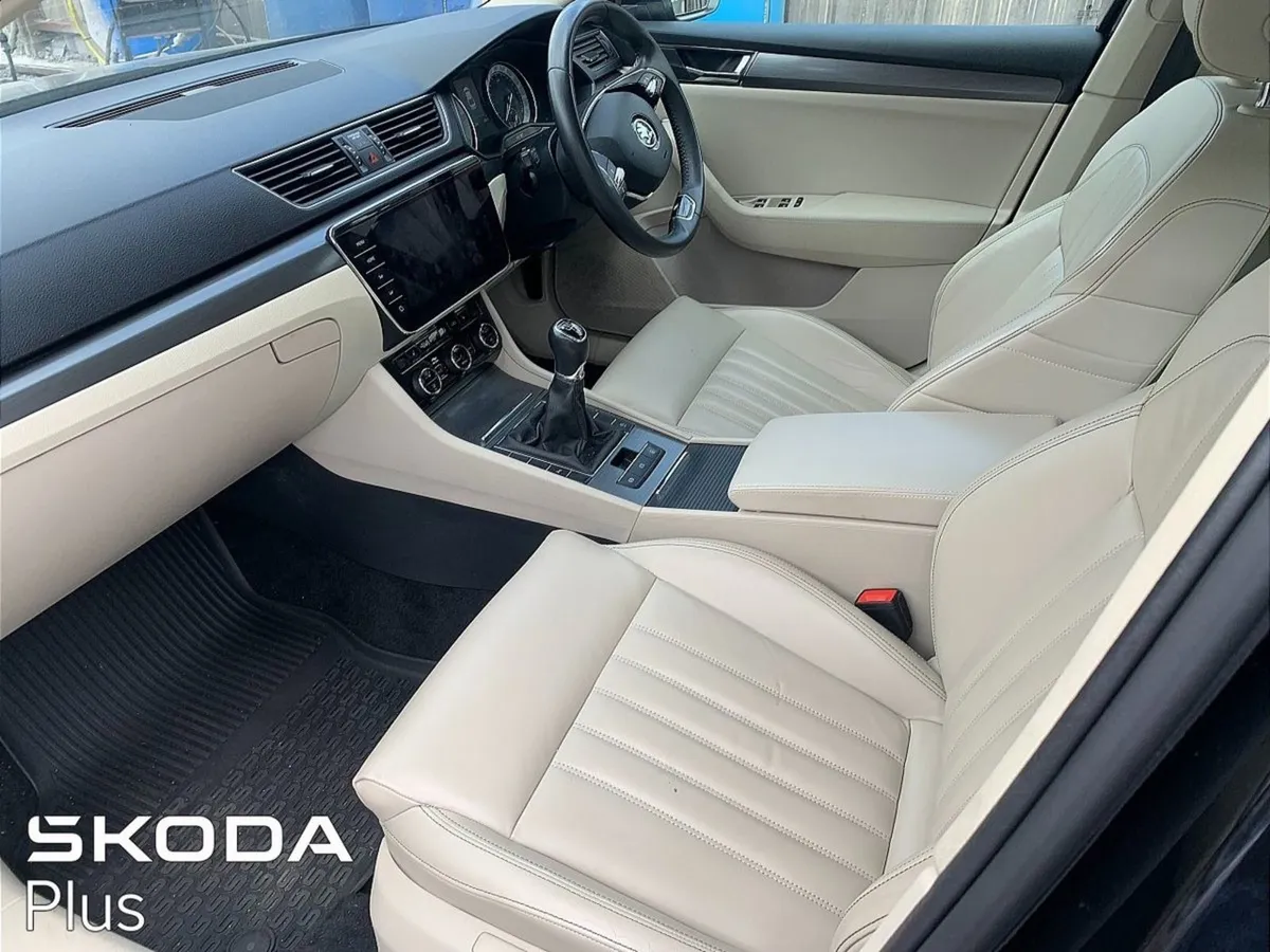 Skoda Superb Superb STY 2.0tdi 150HP - Image 3