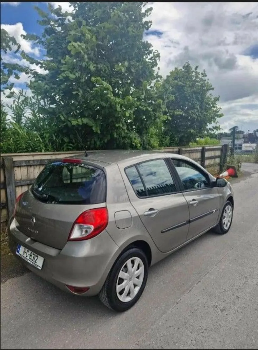 Renault Clio 2011 - Image 2