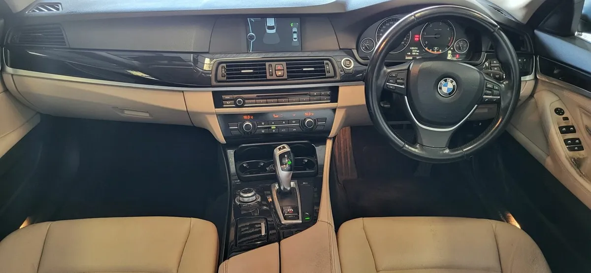 BMW 5-Series 2011 - Image 2