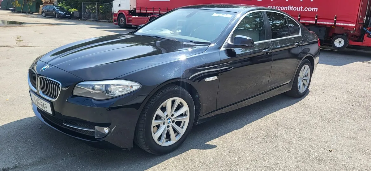 BMW 5-Series 2011 - Image 1