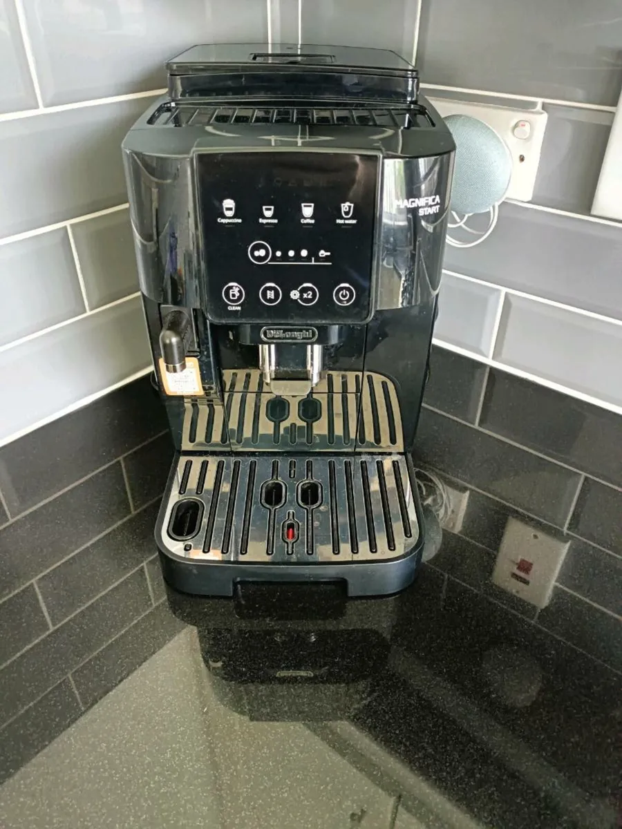DeLonghi Magnifica coffee machine - Image 3