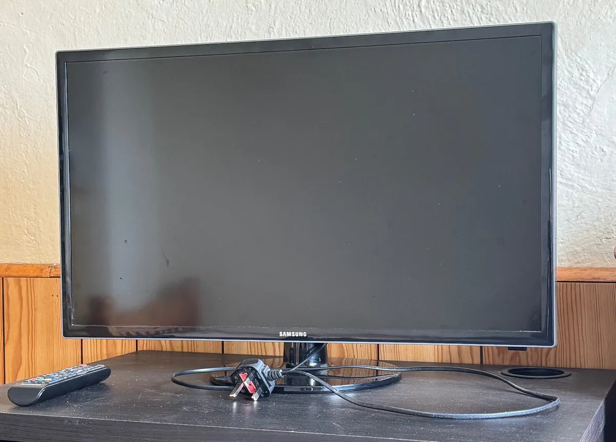 28-inch Samsung TV - Image 1