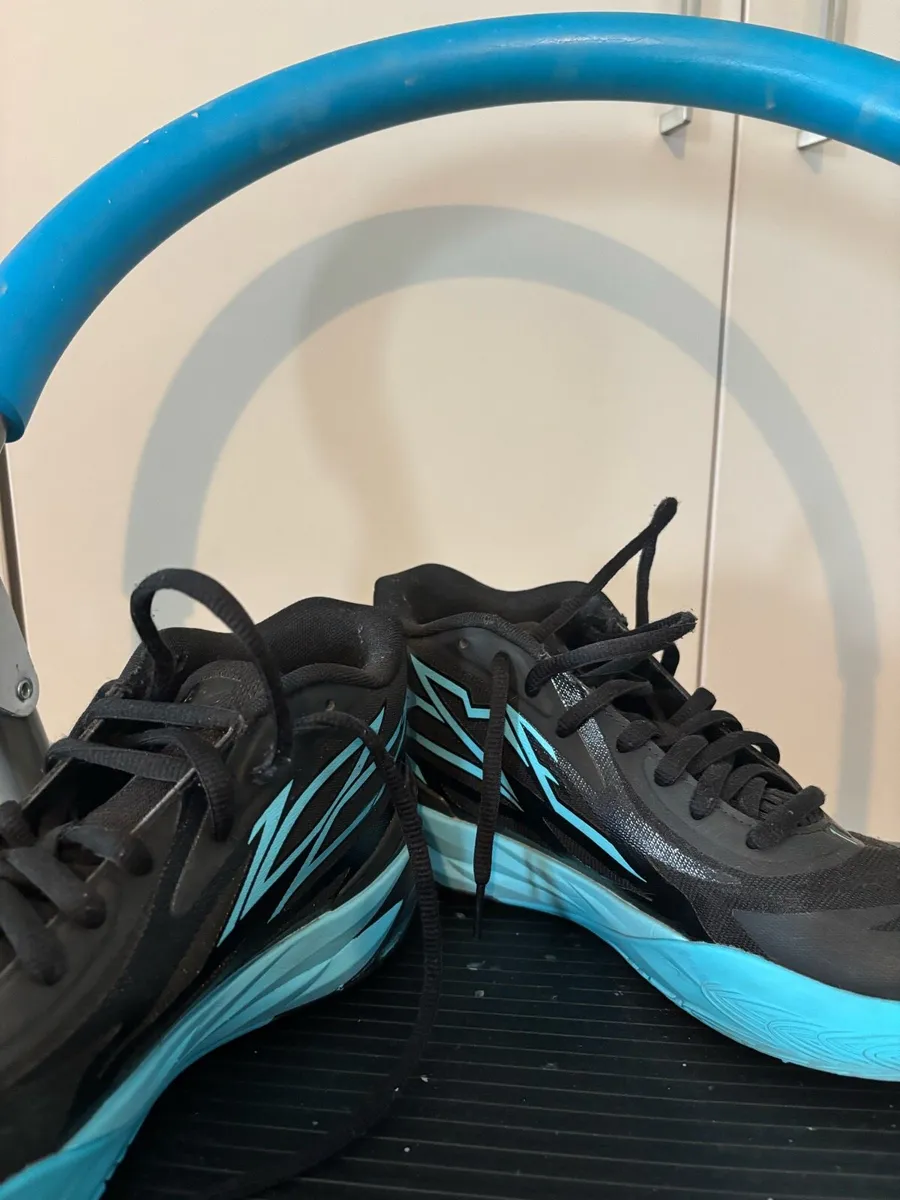 Basketball shoes - Image 2