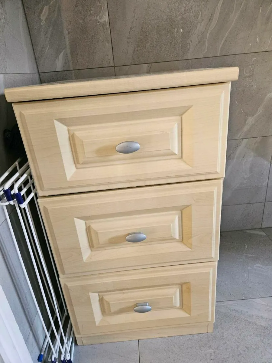 Chest of drawers and bedside locker - Image 1