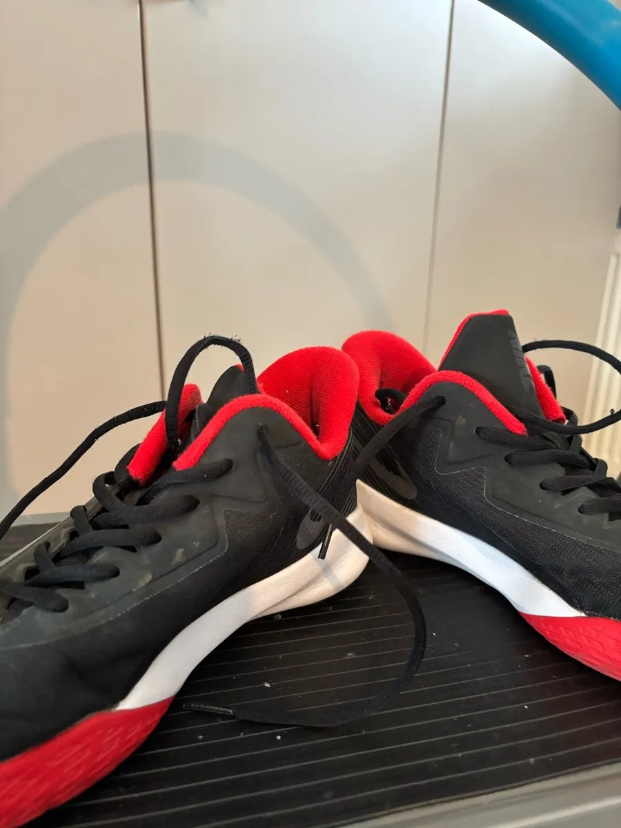Basketball shoes - Image 2