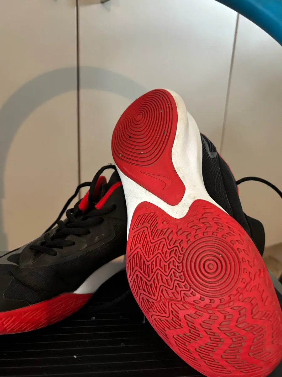 Basketball shoes - Image 4