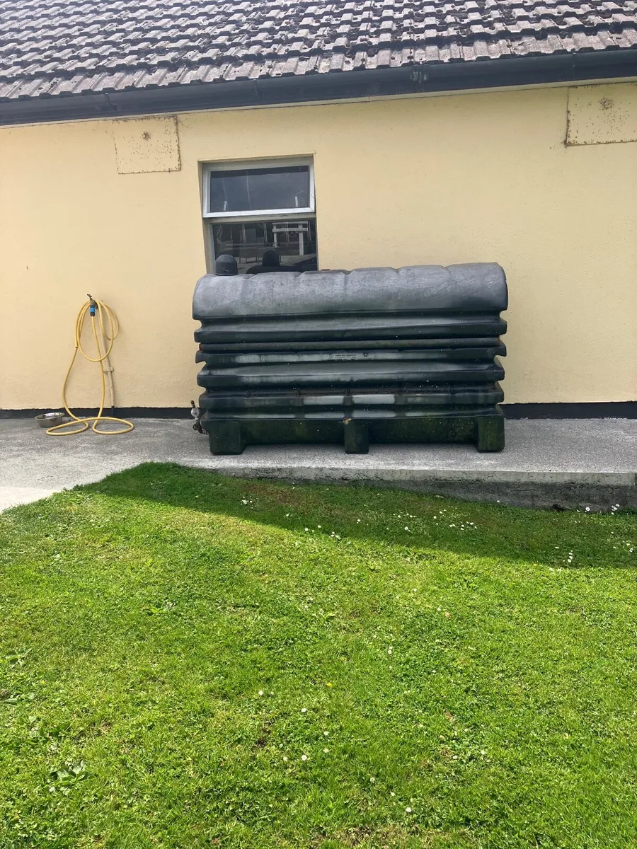 Oil tank (used) - Image 1