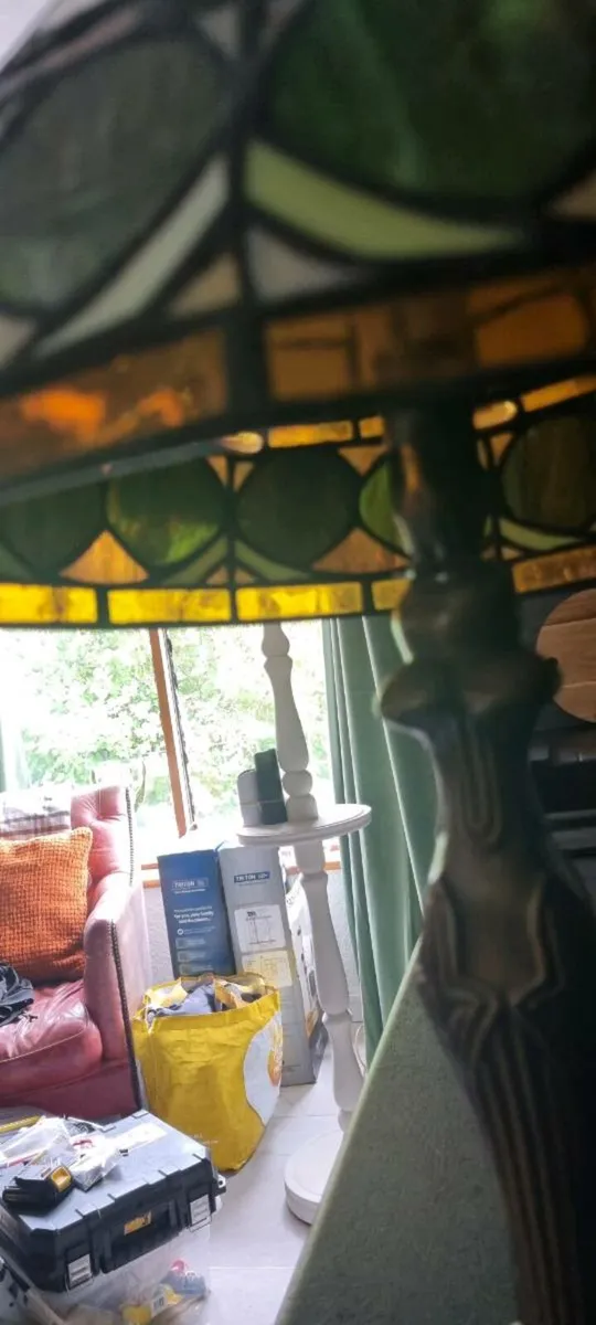 BEAUTIFUL TIFFANY TABLE LAMP - Image 2