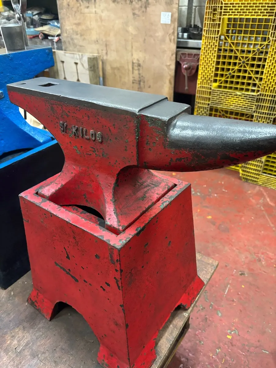 Original Brooks dated 1 cwt factory Stand - Image 1
