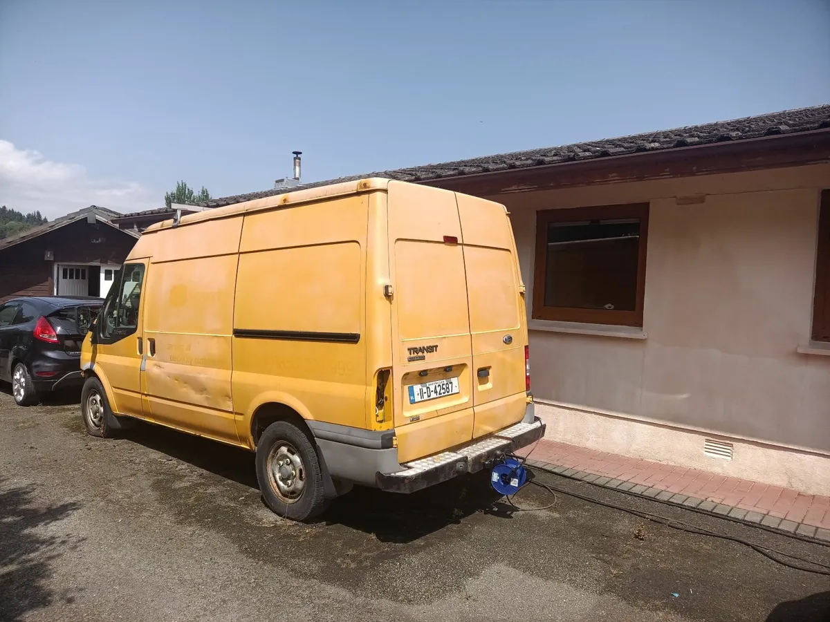 Ford Transit 2011 - Image 2