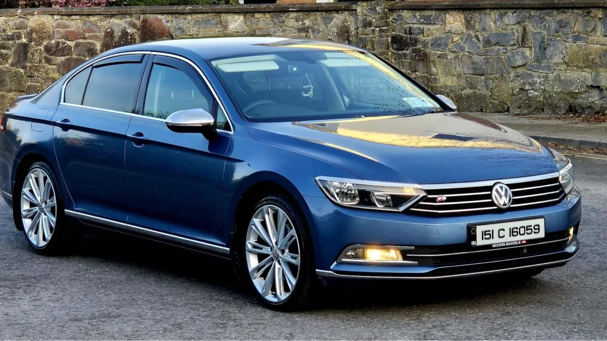 2015 Volkswagen Passat LOW MILEAGE - Image 4