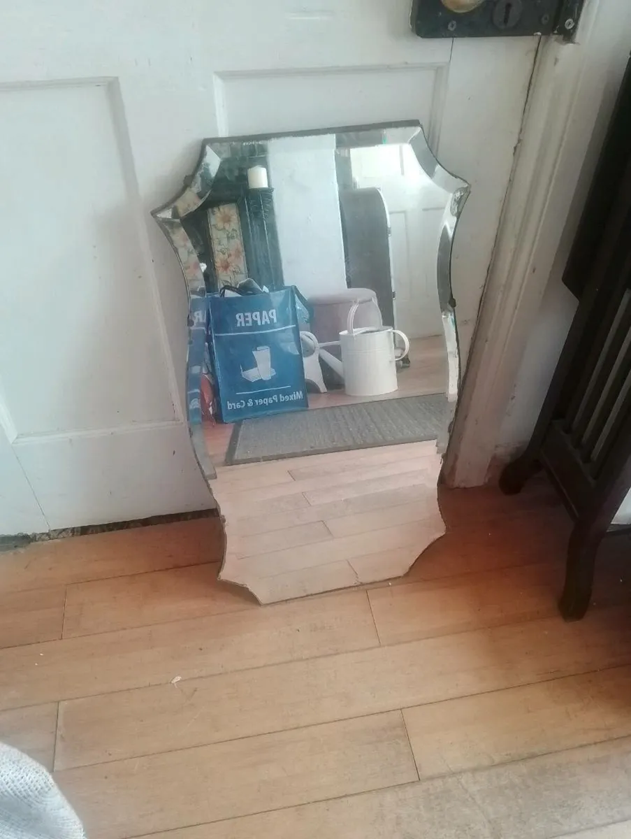 Antique mirror - Image 1