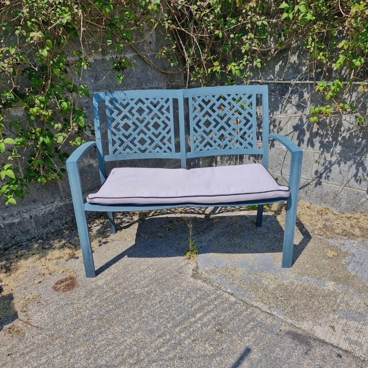 Metal garden bench