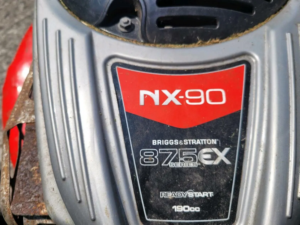 Snapper lawnmower for sale in excellent condition - Image 3