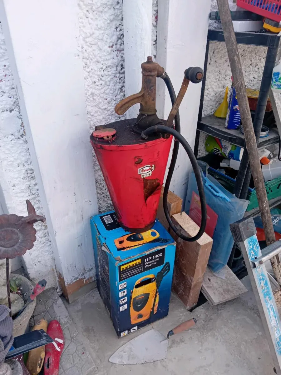 Oil dispenser plus sink plus piss pot - Image 2