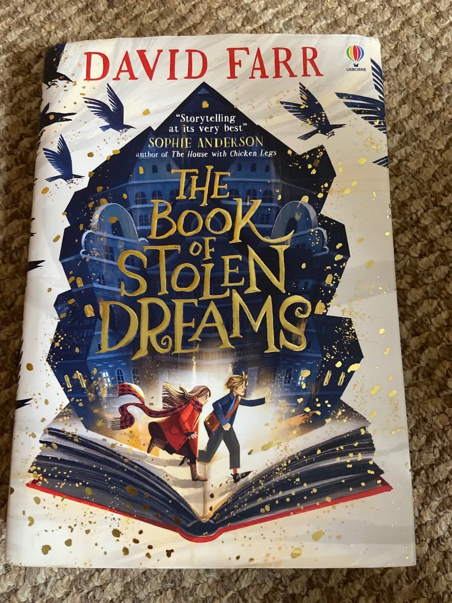 Books and clothes - Image 1