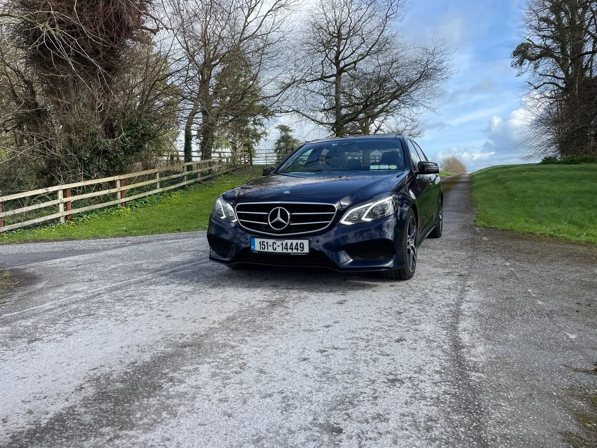 Mercedes E350 AMG Line Night Edition Premium - Image 3