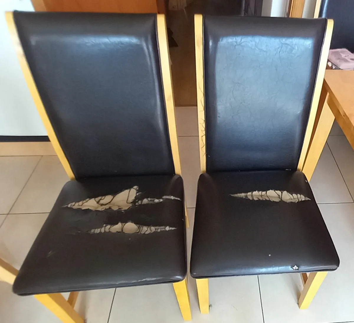 FREE Table and 6 Chairs - Image 3