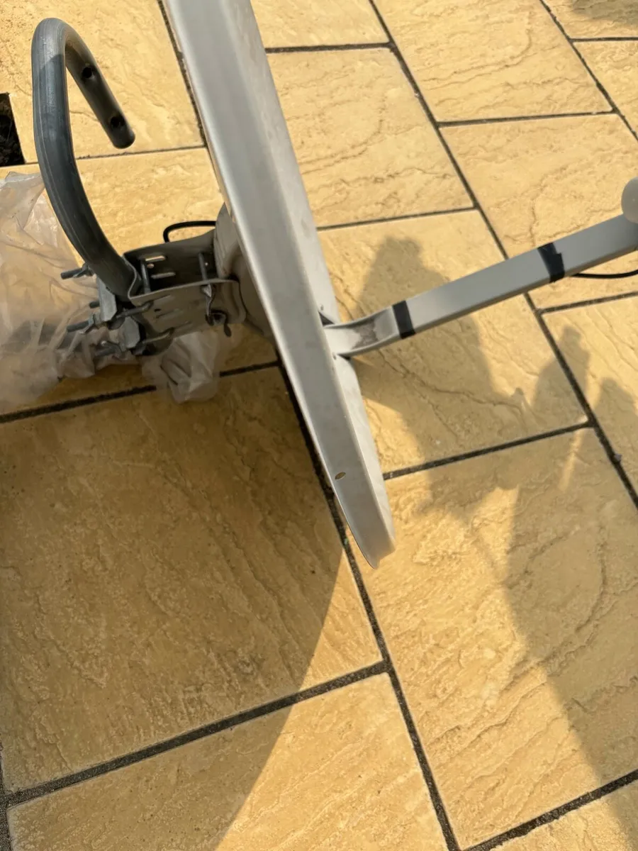Triax Satelite Dish - Image 4