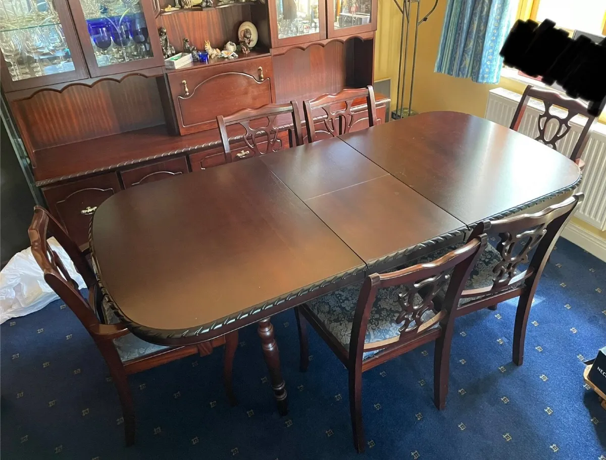 Mahogany dining table & chairs - Image 2