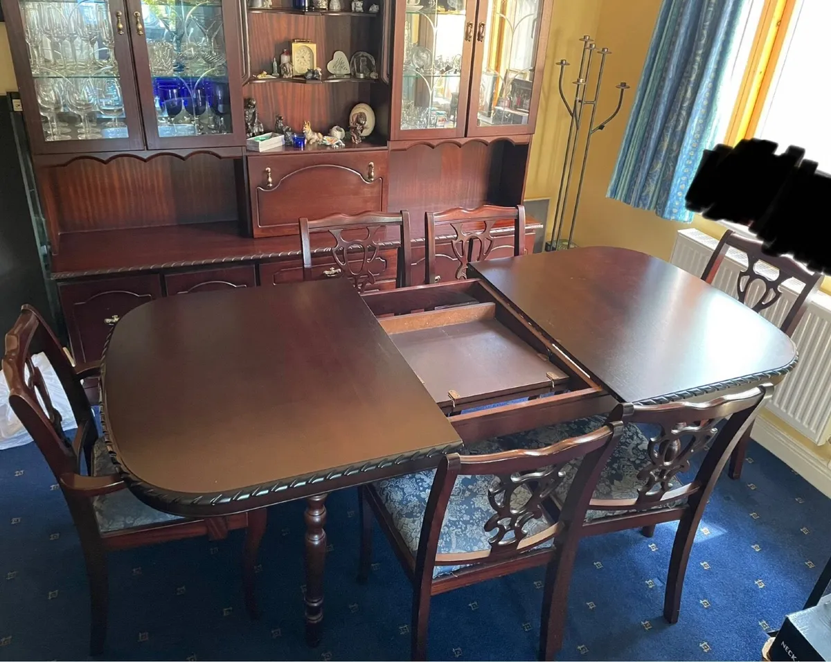 Mahogany dining table & chairs - Image 3