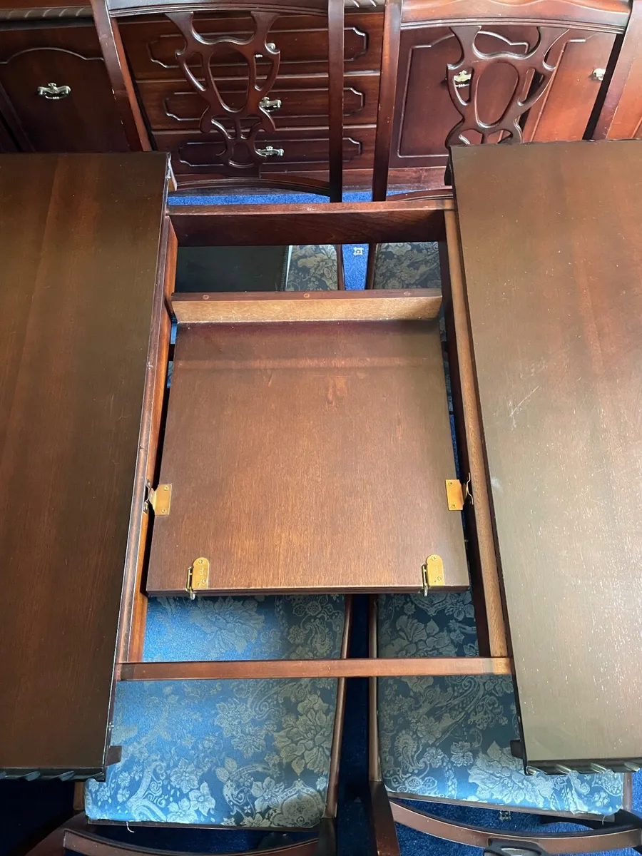 Mahogany dining table & chairs - Image 4