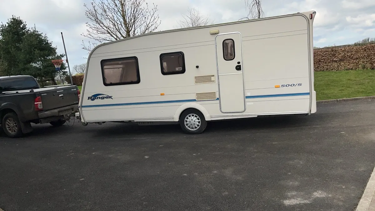 5 berth caravan - Image 1
