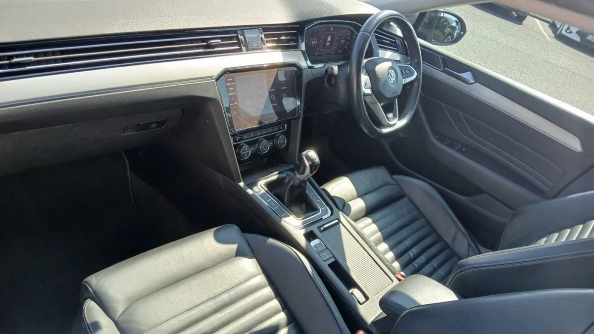 Volkswagen Passat R-line 2.0 TDI 150HP  leather I - Image 3