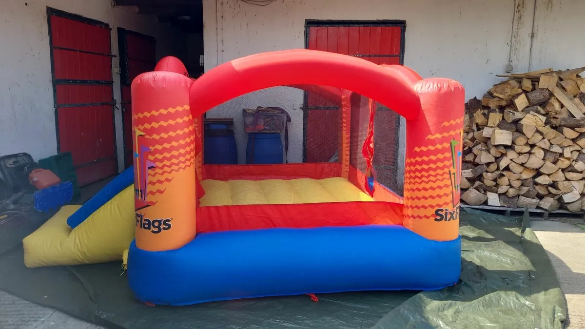 Kids bouncing castle - Image 1