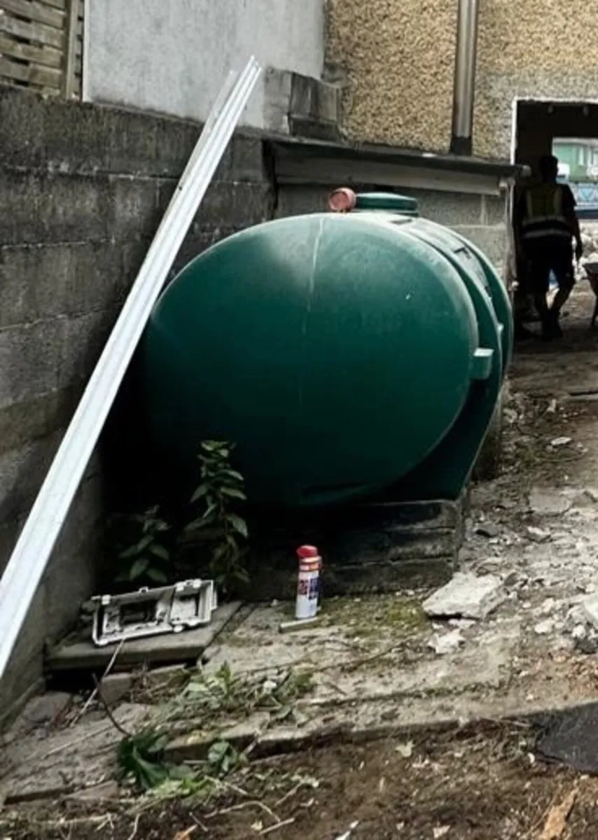 Oil tank