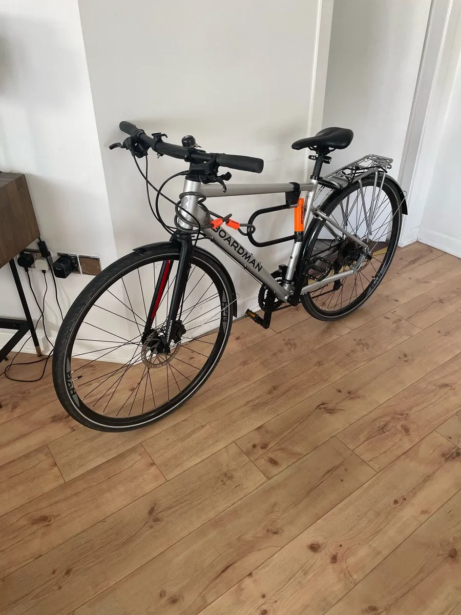 Boardman HYB 8.6 hybrid bike, size Medium - Image 1