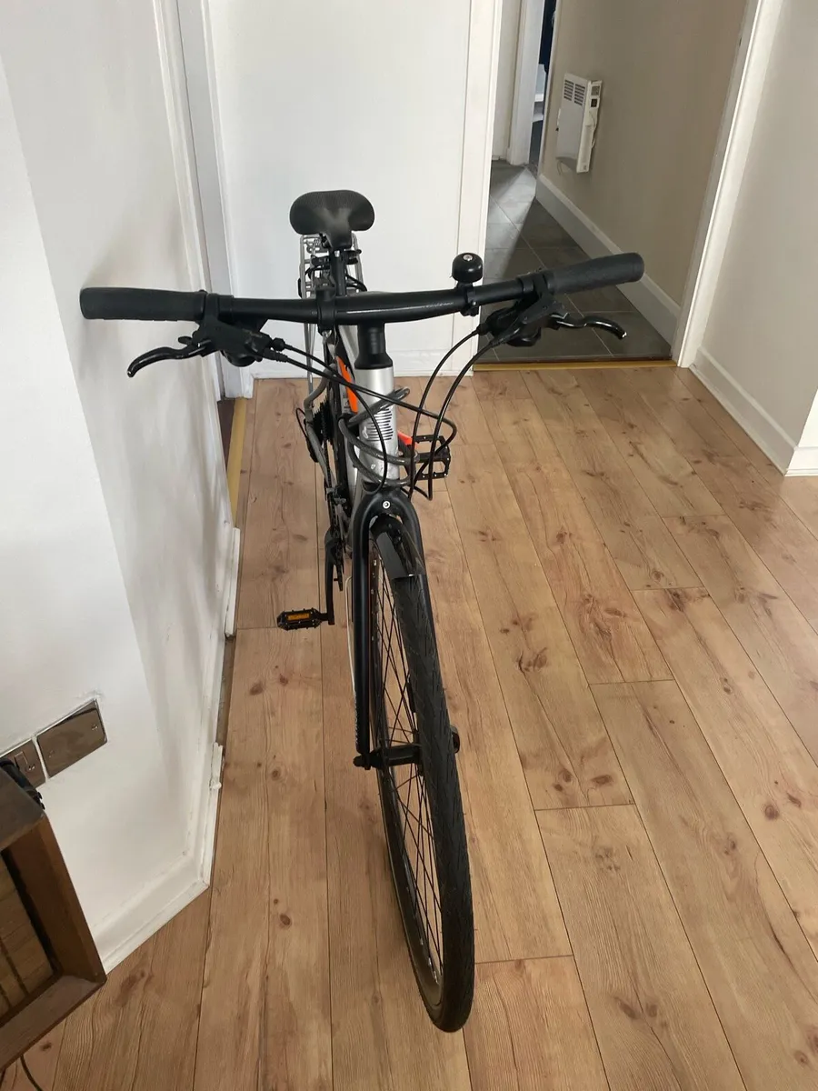 Boardman HYB 8.6 hybrid bike, size Medium - Image 2