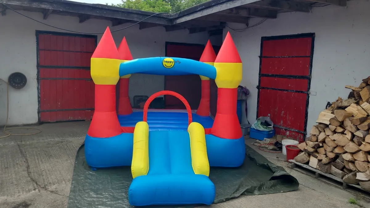 Kids bouncing castle - Image 1