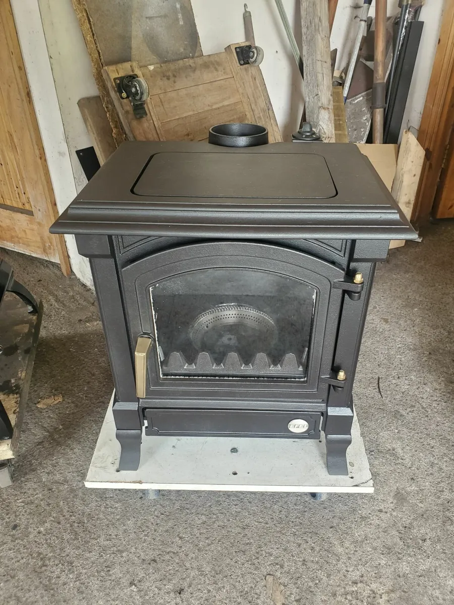 Nestor Martin/Efel 5kw oul stove mint condition - Image 3