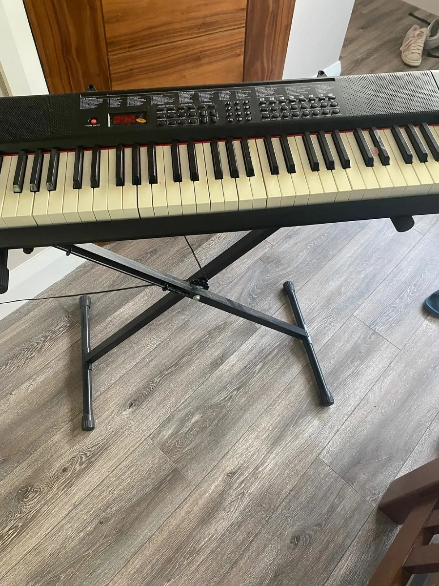 Keyboard and stand - Image 1