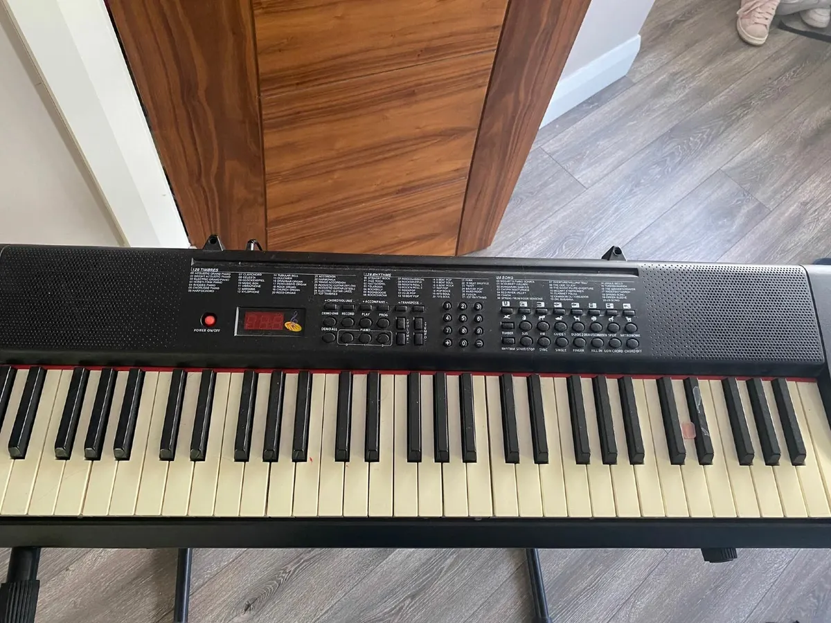 Keyboard and stand - Image 2