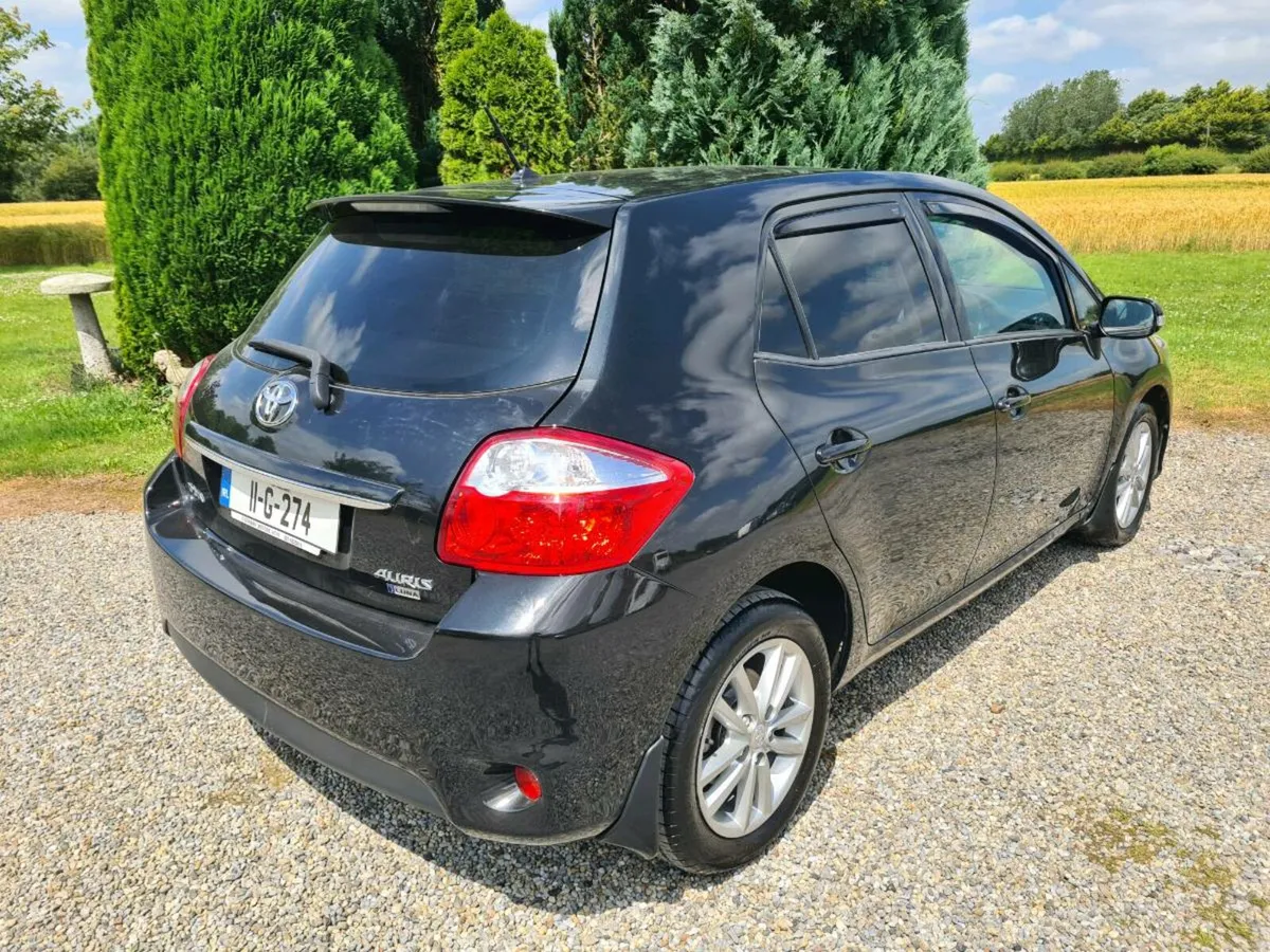 Very Low Mileage Toyota Auris 1.4 D4d Sport Auto - Image 3