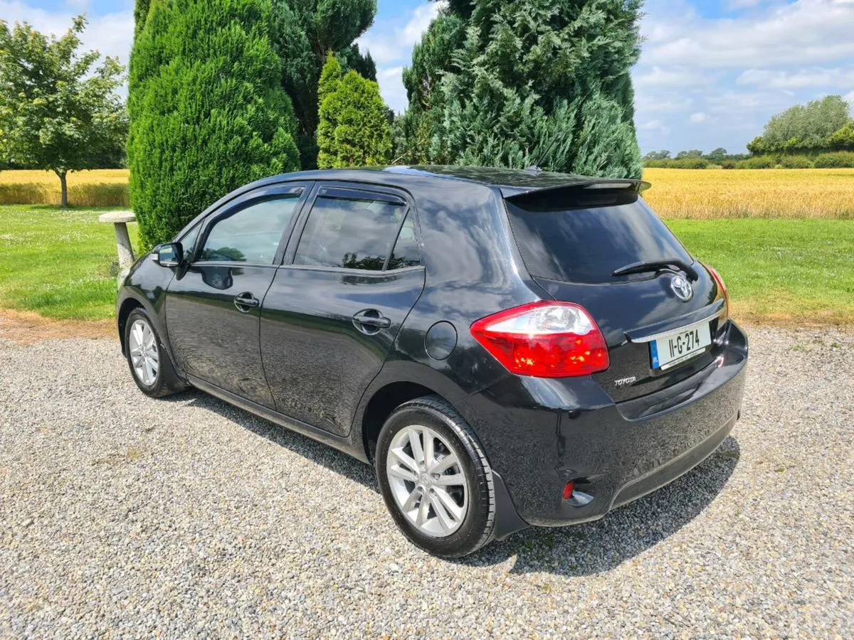 Very Low Mileage Toyota Auris 1.4 D4d Sport Auto - Image 4
