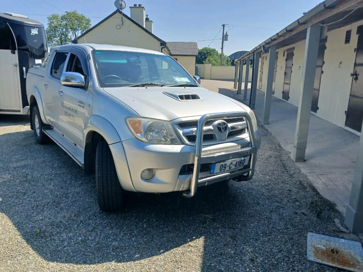 Toyota hilux.3.0 diesel.5 speed manual - Image 1