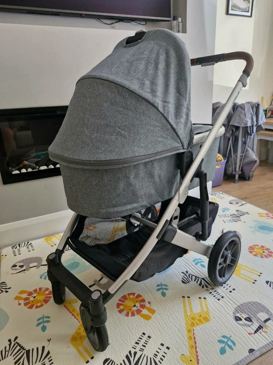 Uppababy Cruz V2 - Image 1