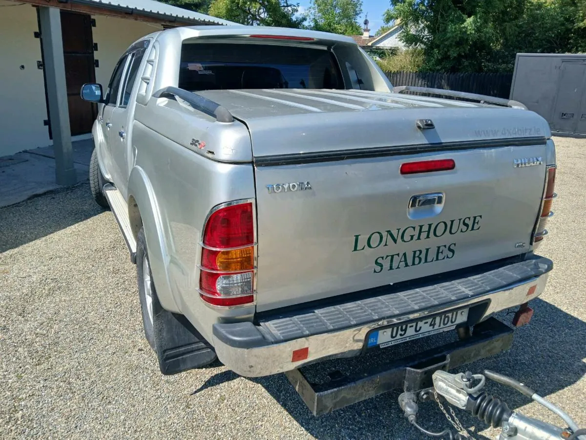 Toyota hilux.3.0 diesel.5 speed manual - Image 3