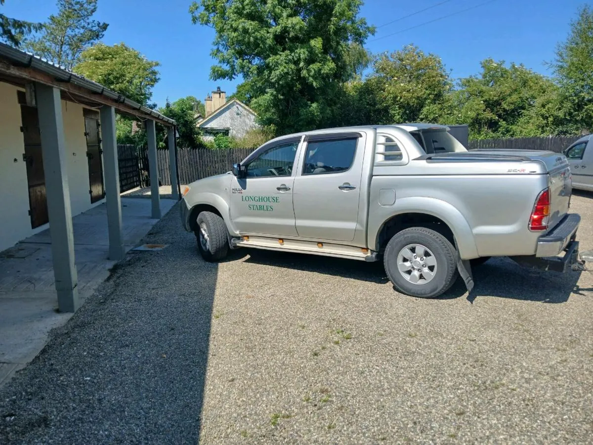 Toyota hilux.3.0 diesel.5 speed manual - Image 4