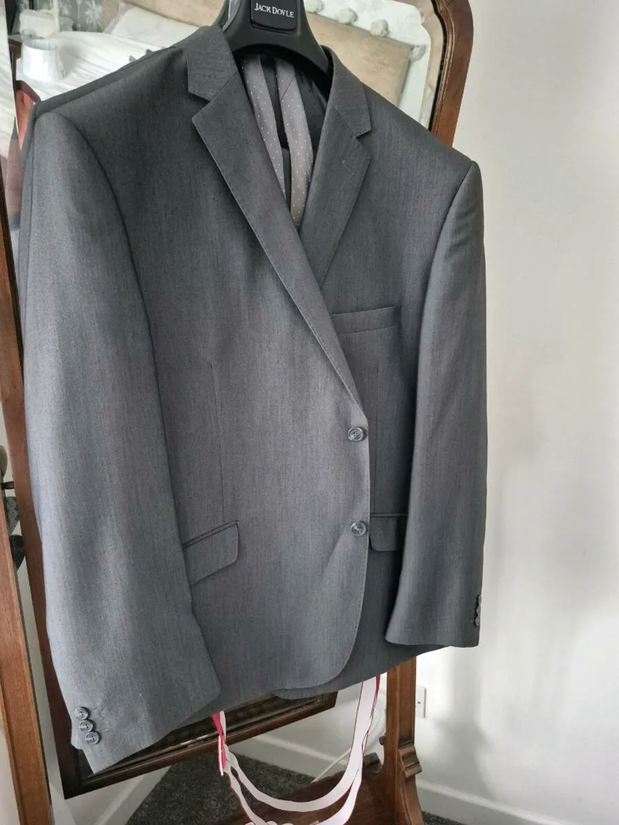 Men's suits - Image 1